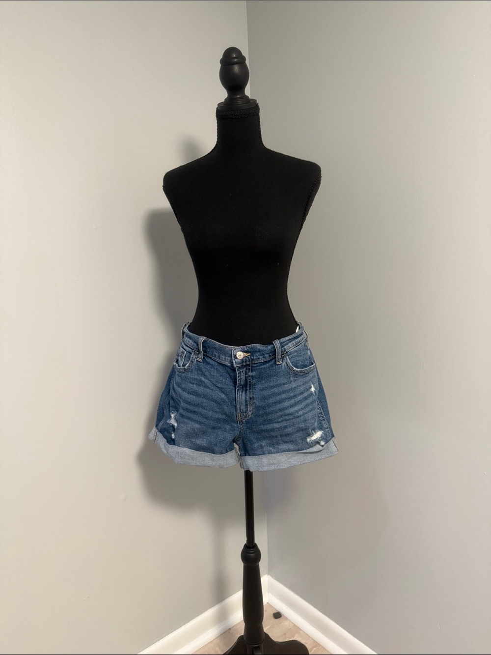 Old Navy Mid Rise Boyfriend Shorts
